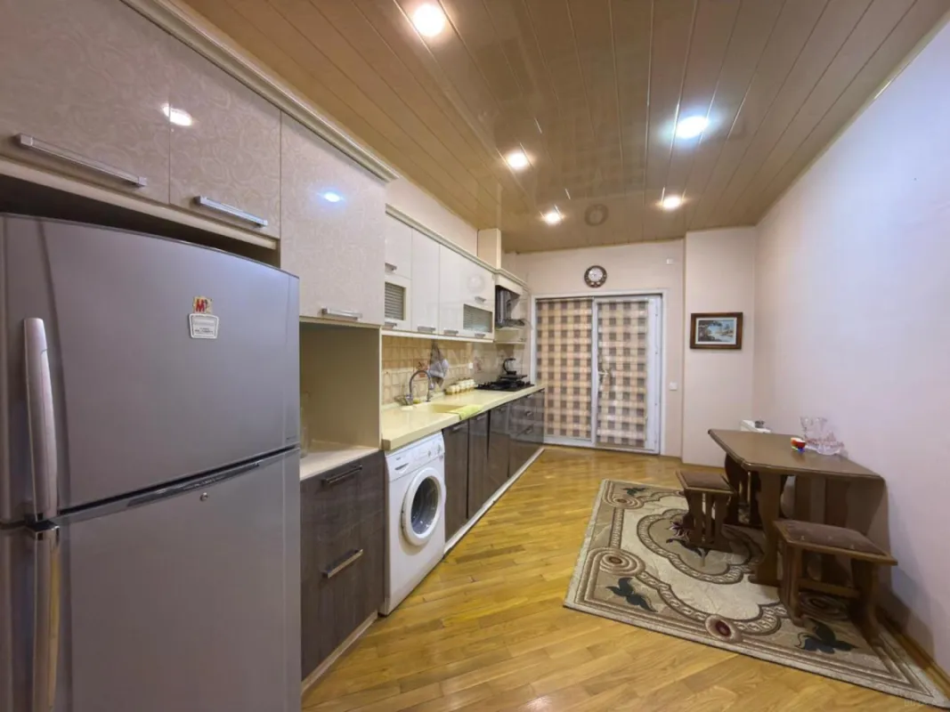 Satılır 3 otaqlı mənzil 145 m²