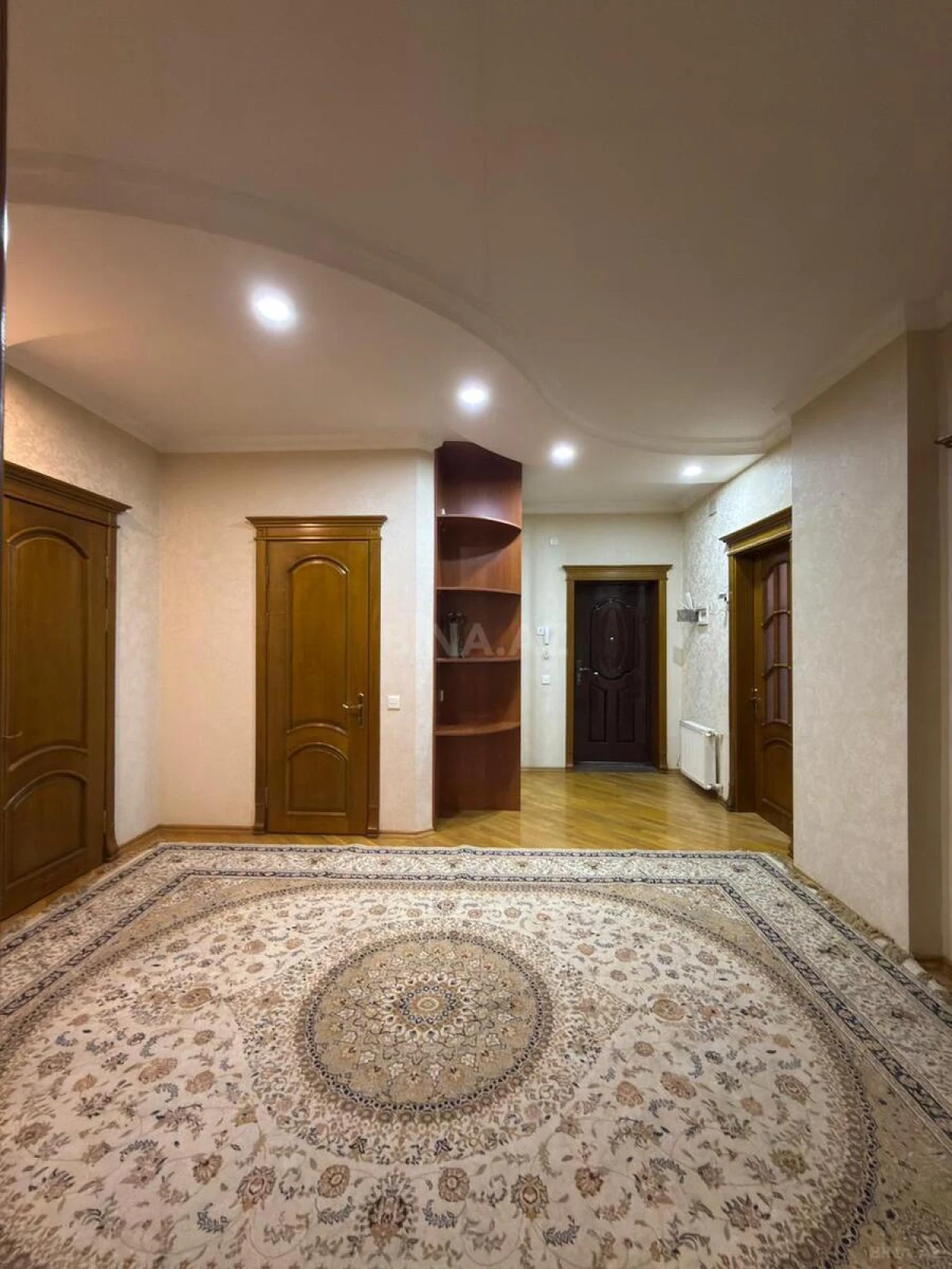 Satılır 3 otaqlı mənzil 145 m²