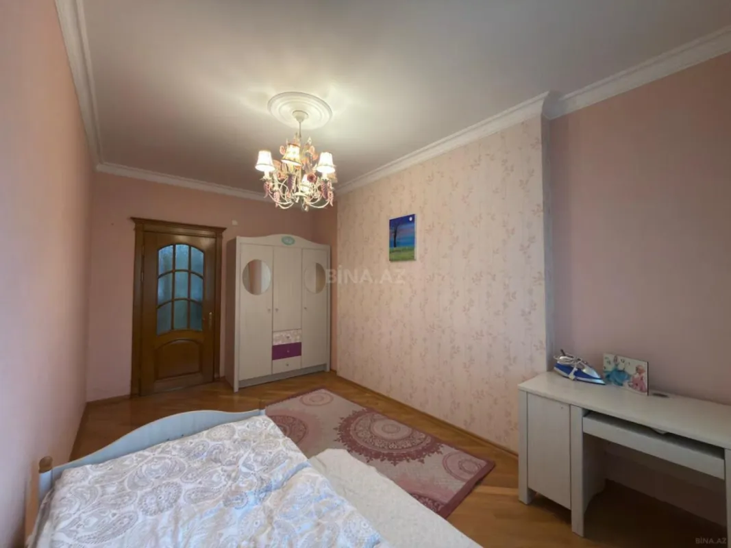 Satılır 3 otaqlı mənzil 145 m²