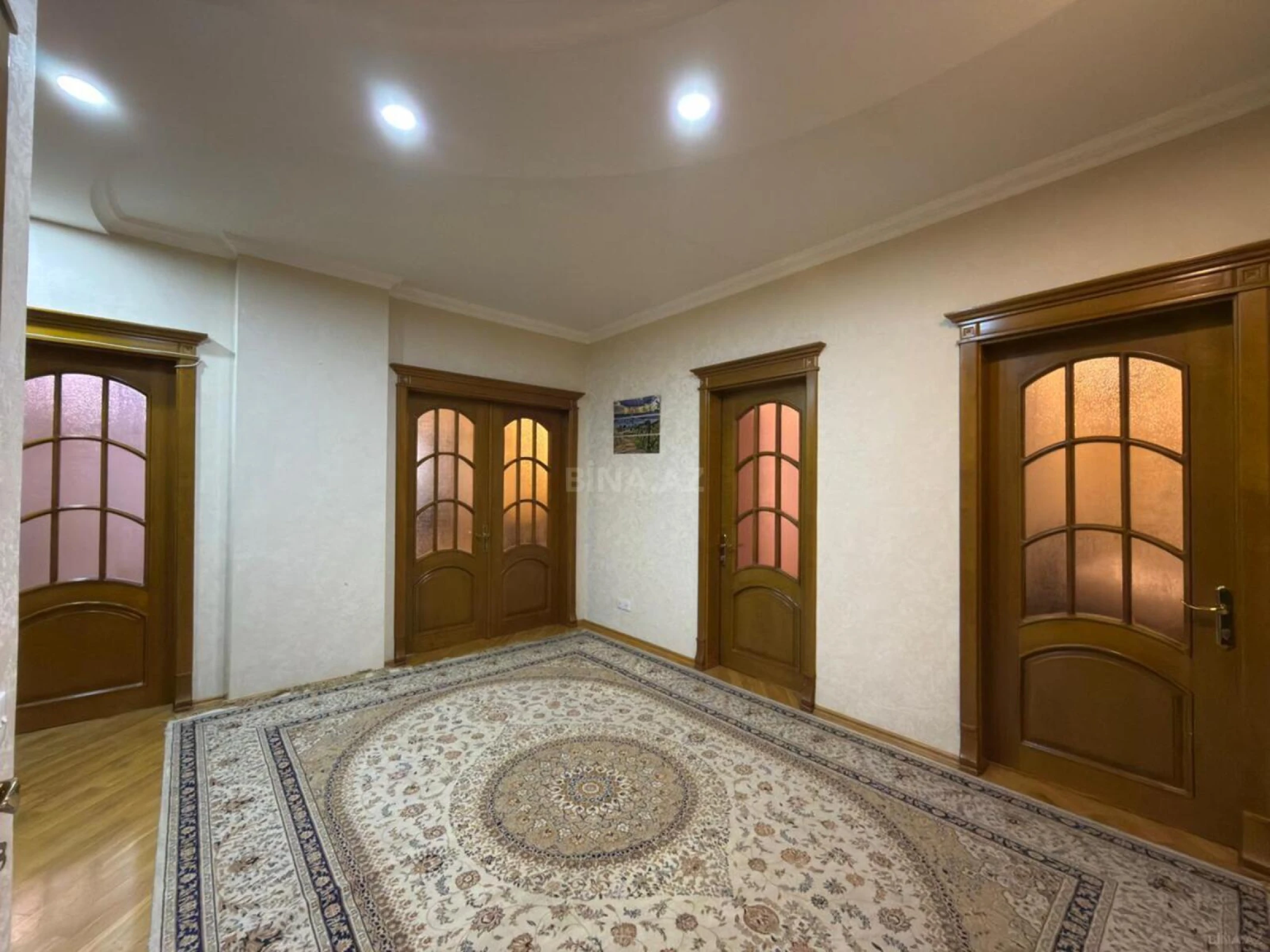 Satılır 3 otaqlı mənzil 145 m²