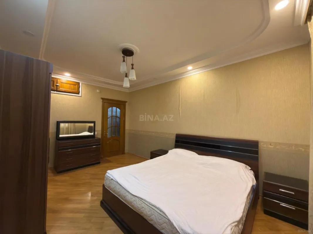 Satılır 3 otaqlı mənzil 145 m²