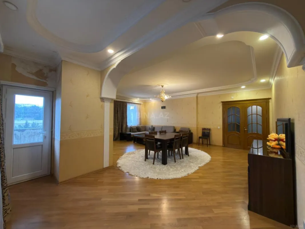 Satılır 3 otaqlı mənzil 145 m²