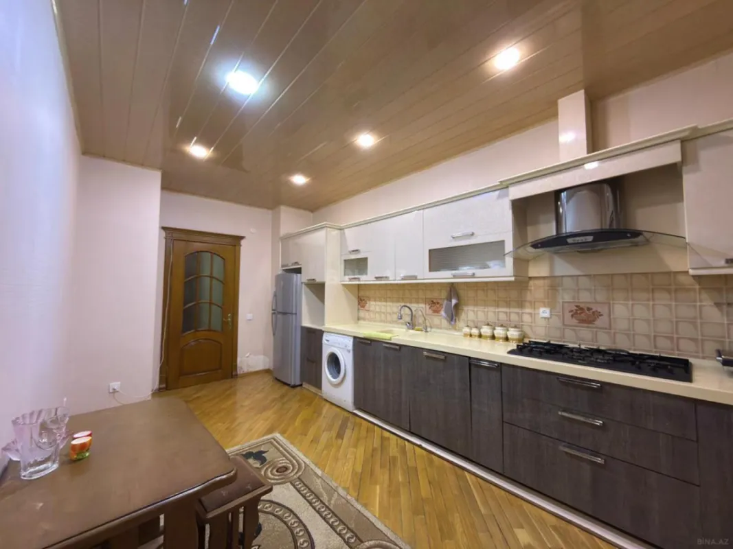 Satılır 3 otaqlı mənzil 145 m²