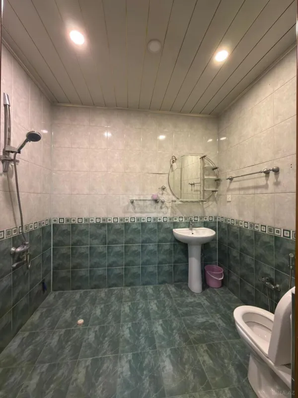 Satılır 3 otaqlı mənzil 145 m²