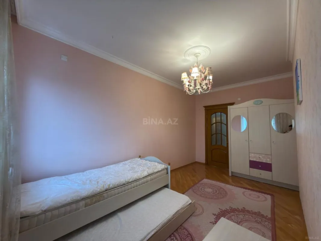 Satılır 3 otaqlı mənzil 145 m²