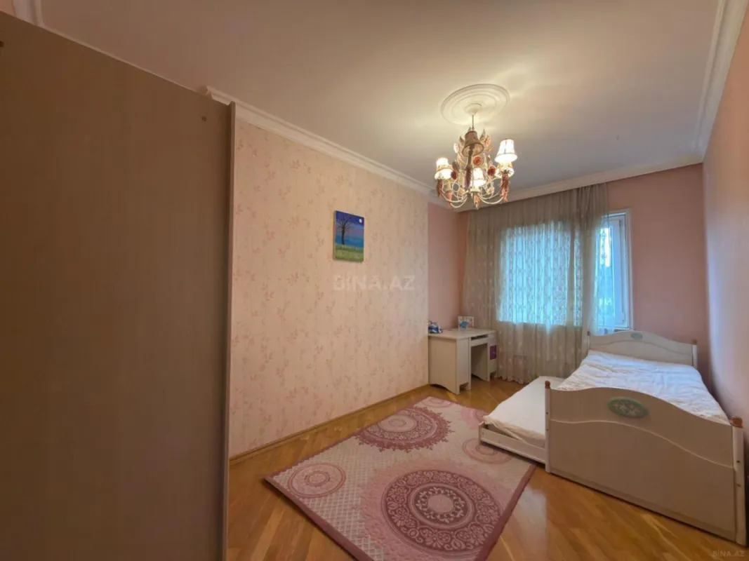 Satılır 3 otaqlı mənzil 145 m²