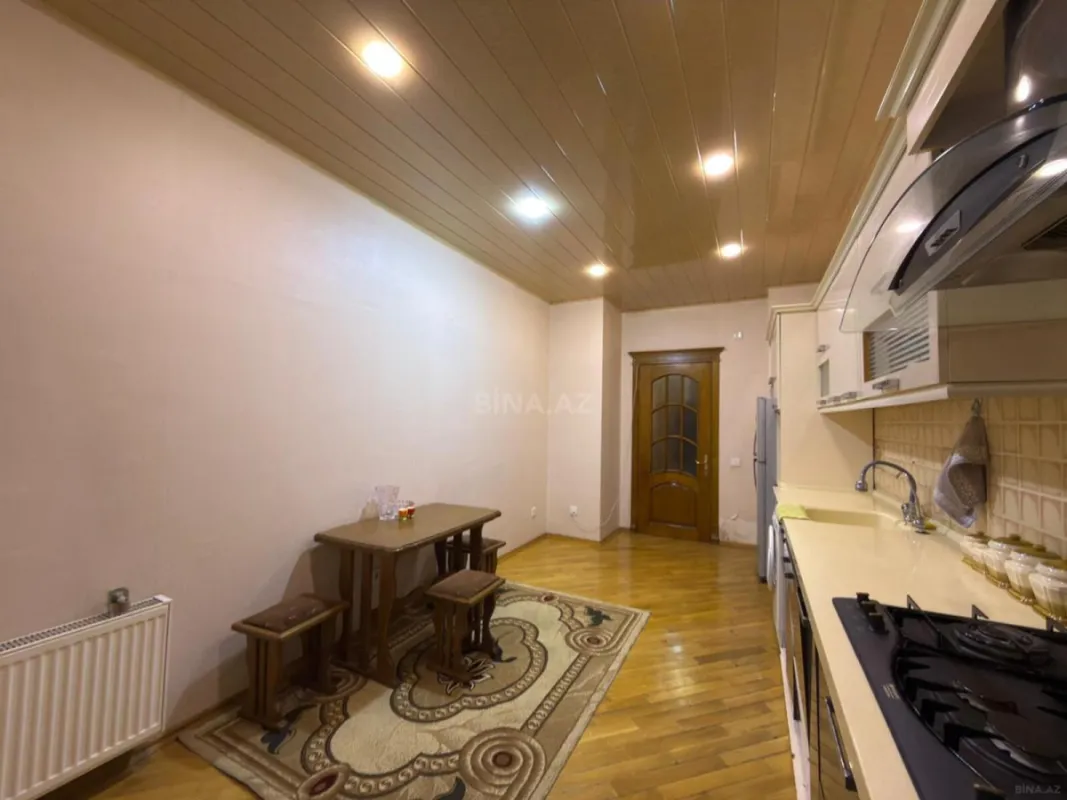 Satılır 3 otaqlı mənzil 145 m²
