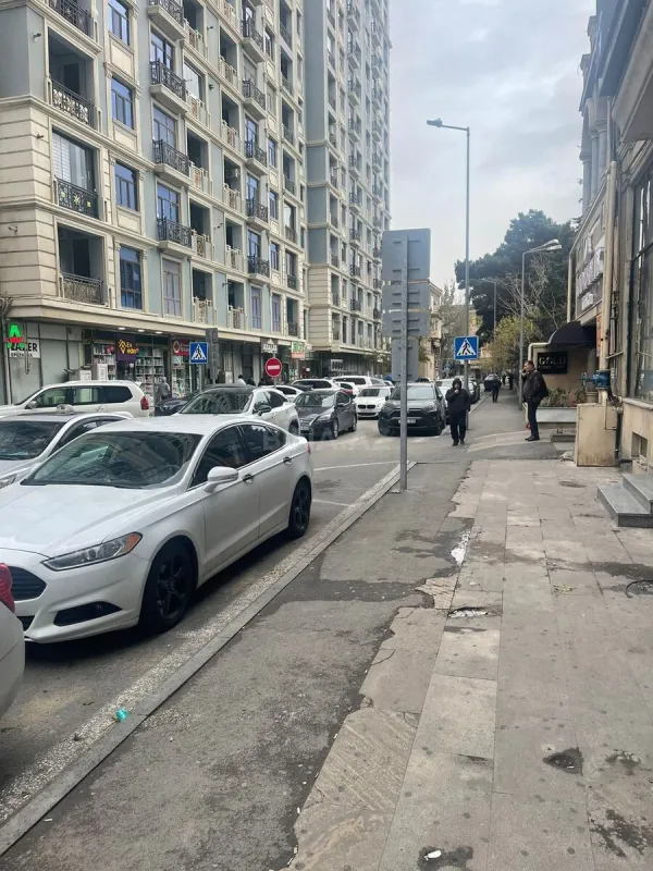 Satılır obyekt 250 m²