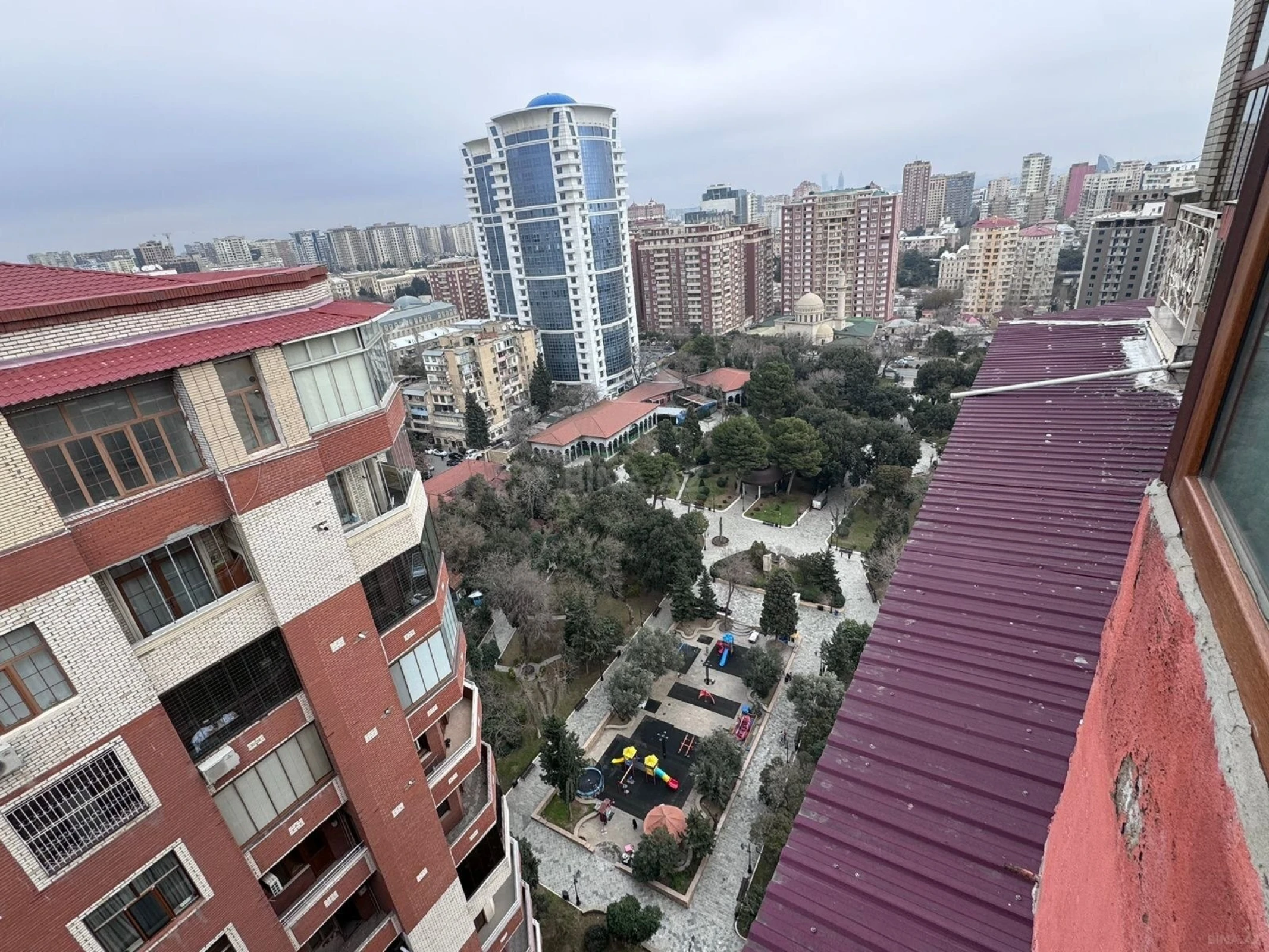 Satılır 3 otaqlı mənzil 125 m²