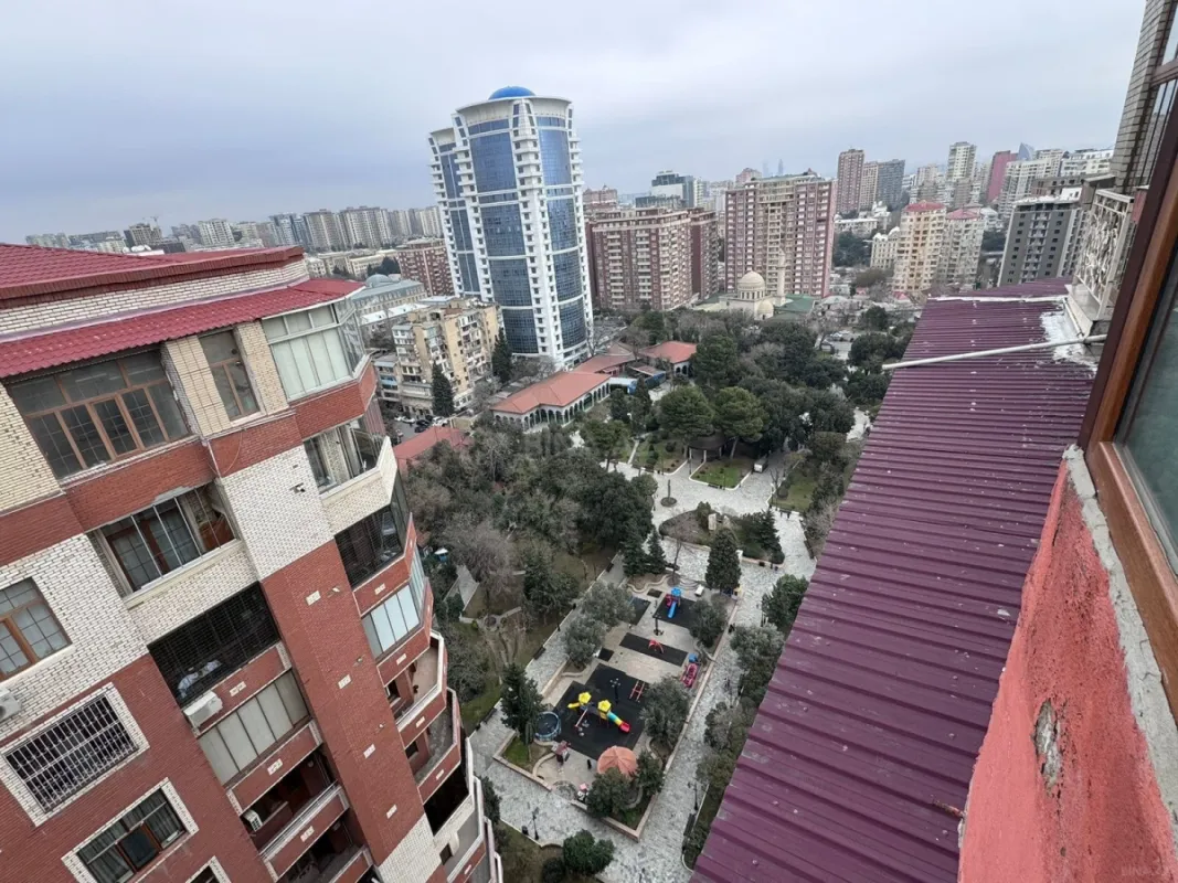 Satılır 3 otaqlı mənzil 125 m²
