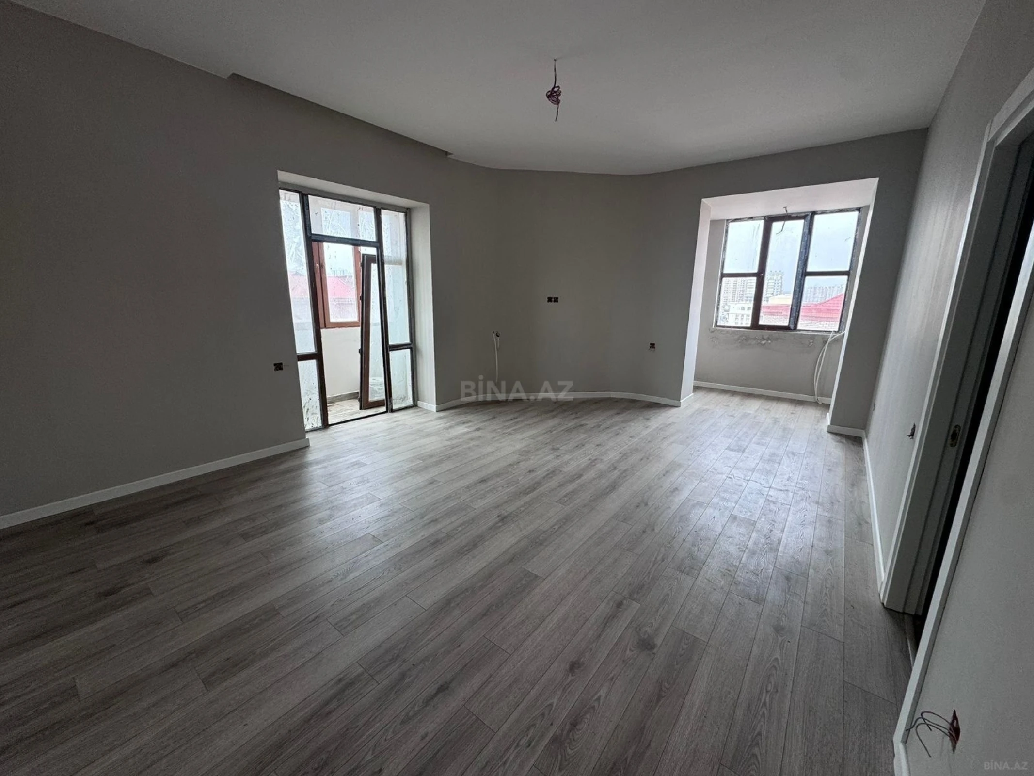 Satılır 3 otaqlı mənzil 125 m²