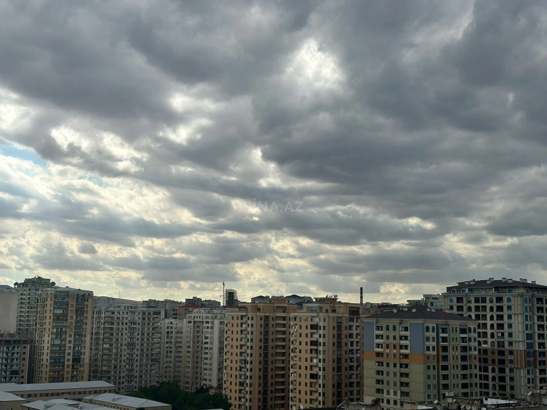 Satılır 5 otaqlı mənzil 320 m²