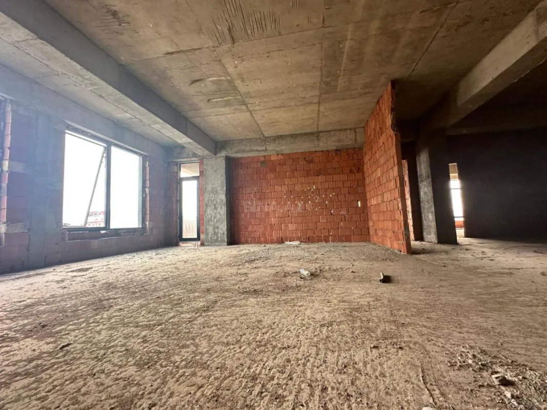 Satılır 5 otaqlı mənzil 320 m²