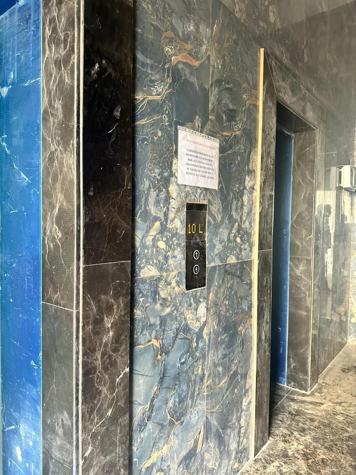 Satılır 5 otaqlı mənzil 320 m²