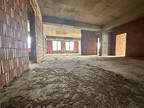 Satılır 5 otaqlı mənzil 320 m²