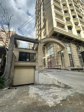 Satılır 5 otaqlı mənzil 320 m²