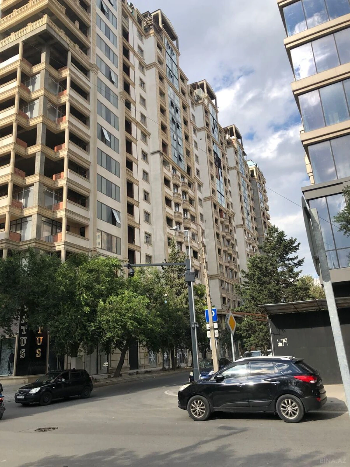 Satılır 5 otaqlı mənzil 320 m²
