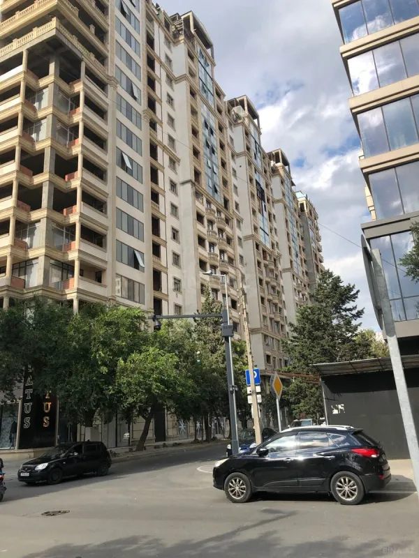 Satılır 5 otaqlı mənzil 320 m²