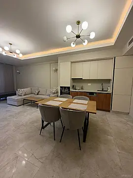 Kirayə verilir 2 otaqlı mənzil 90 m²