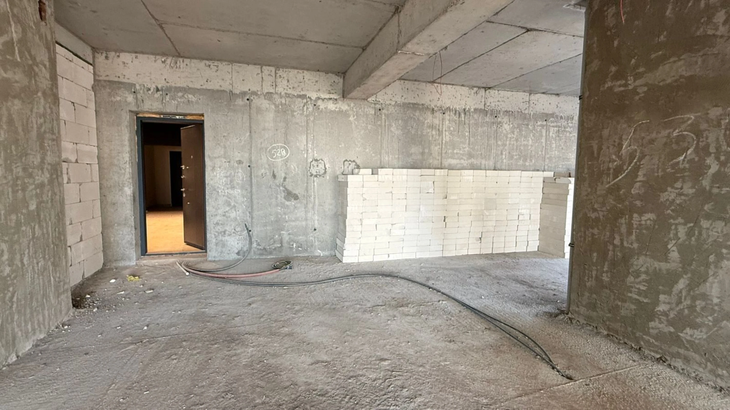 Satılır 3 otaqlı mənzil 124 m²