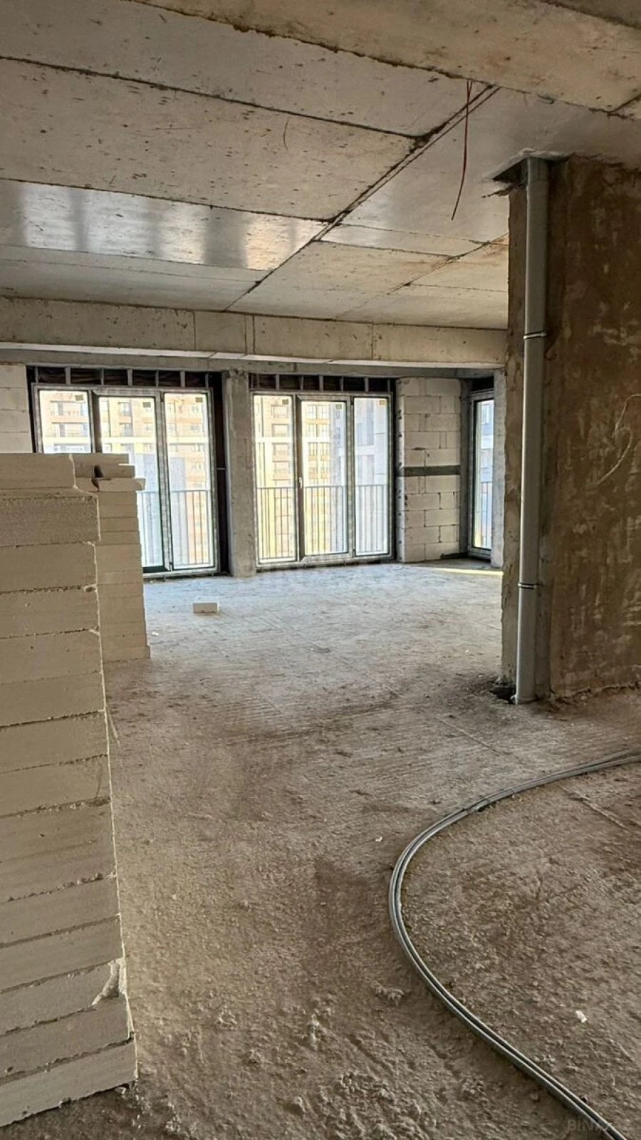 Satılır 3 otaqlı mənzil 124 m²