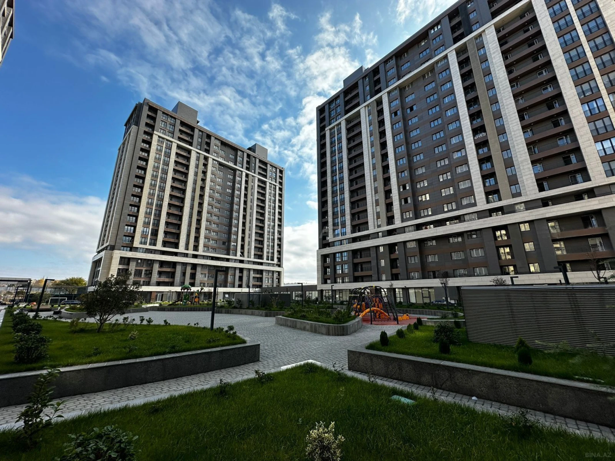 Satılır 3 otaqlı mənzil 124 m²