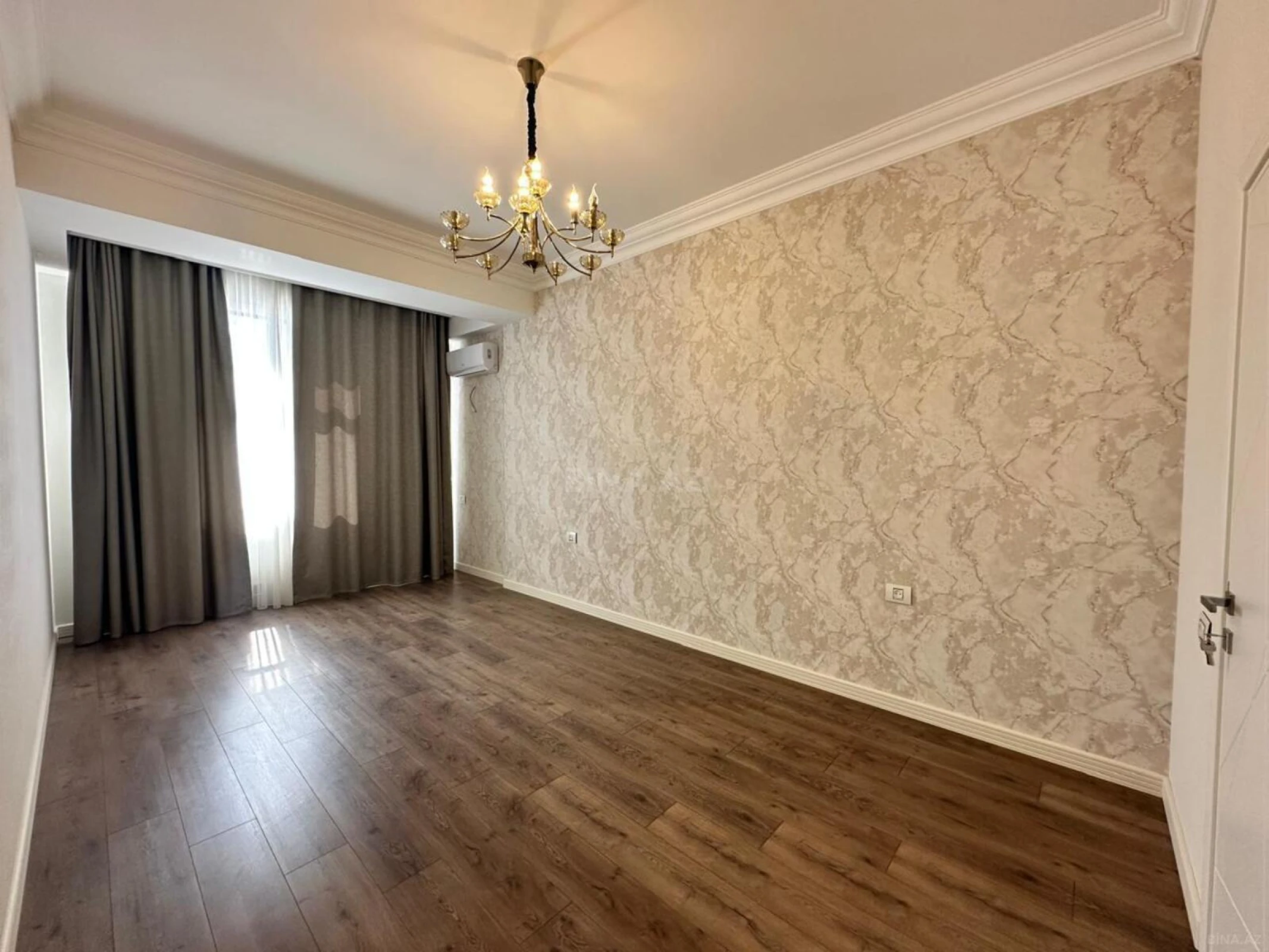 Satılır 3 otaqlı mənzil 171 m²