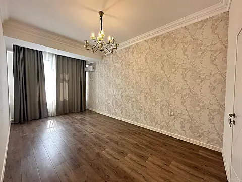 Satılır 3 otaqlı mənzil 171 m²