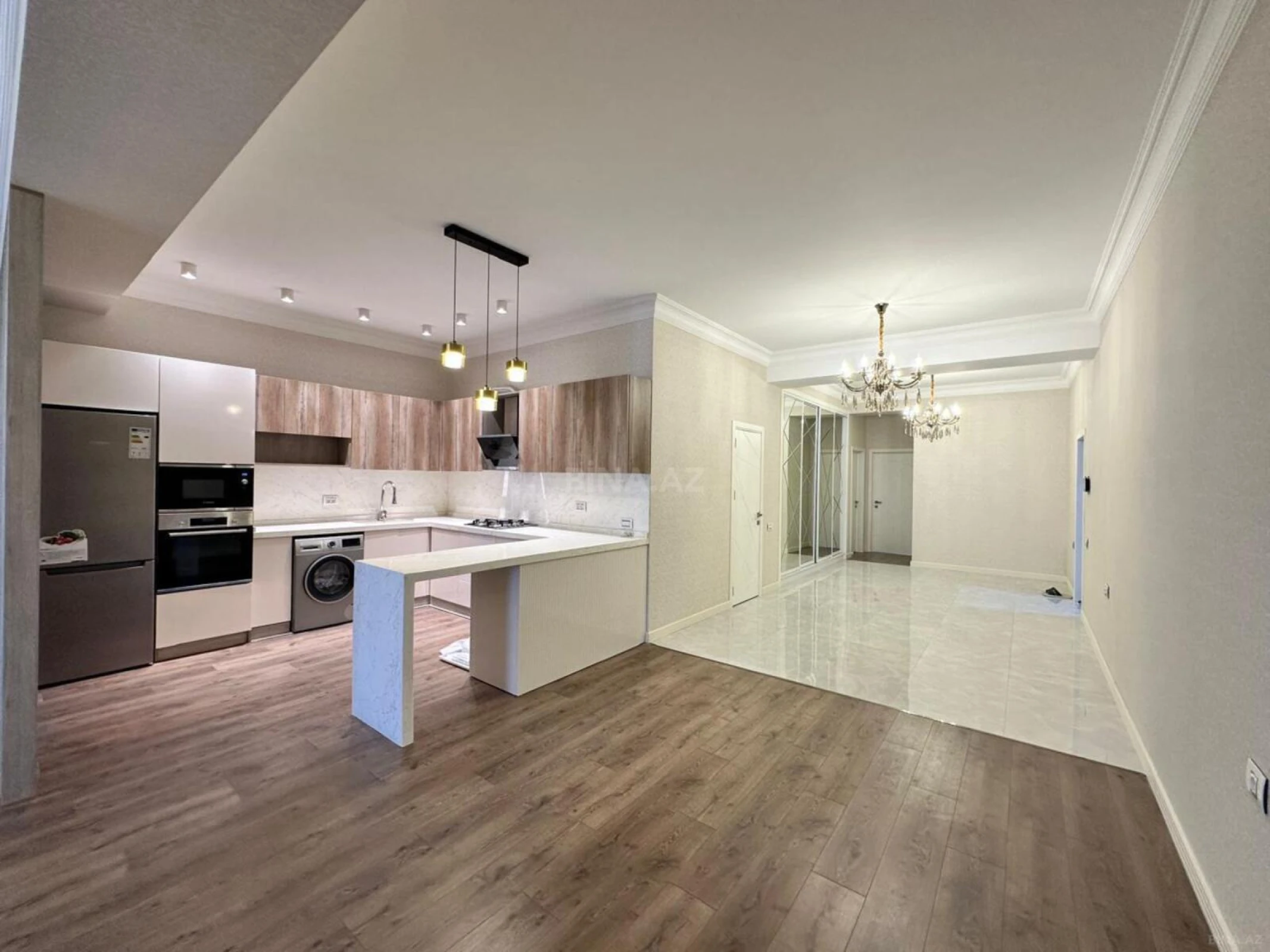 Satılır 3 otaqlı mənzil 171 m²