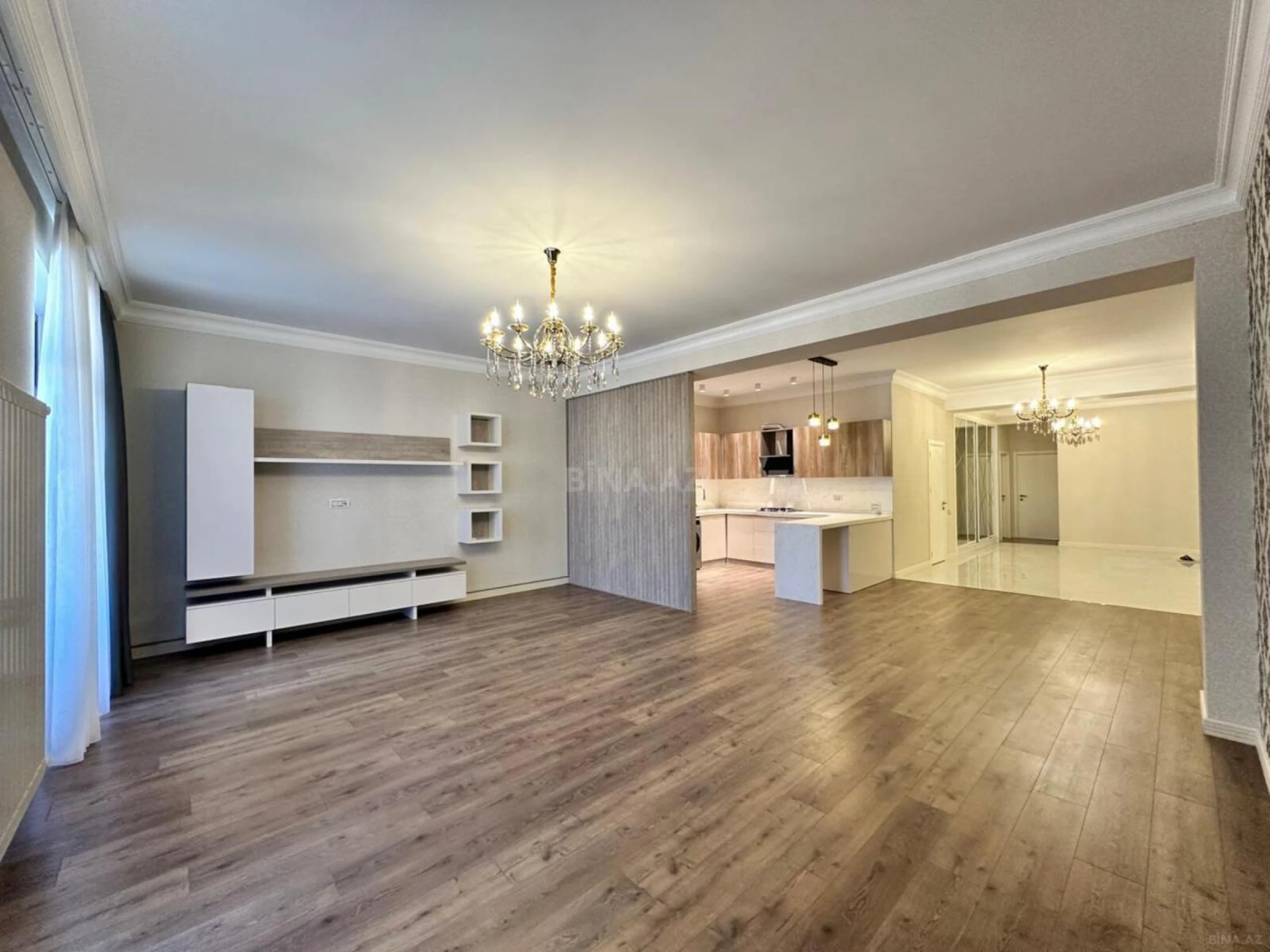 Satılır 3 otaqlı mənzil 171 m²