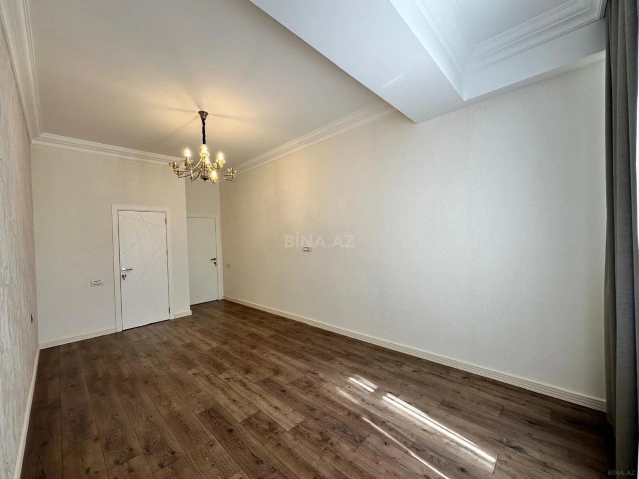 Satılır 3 otaqlı mənzil 171 m²