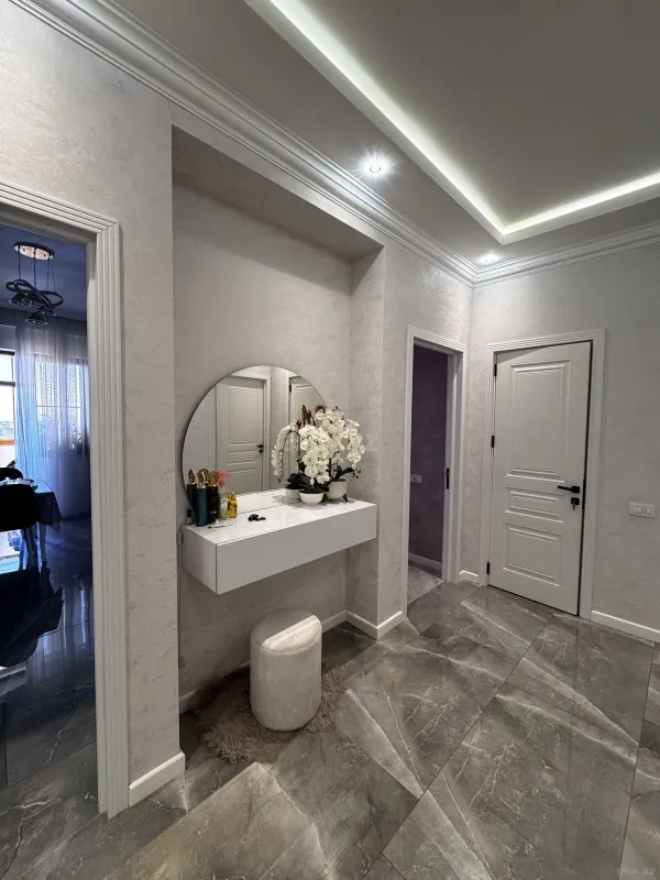 Satılır 3 otaqlı mənzil 130 m²