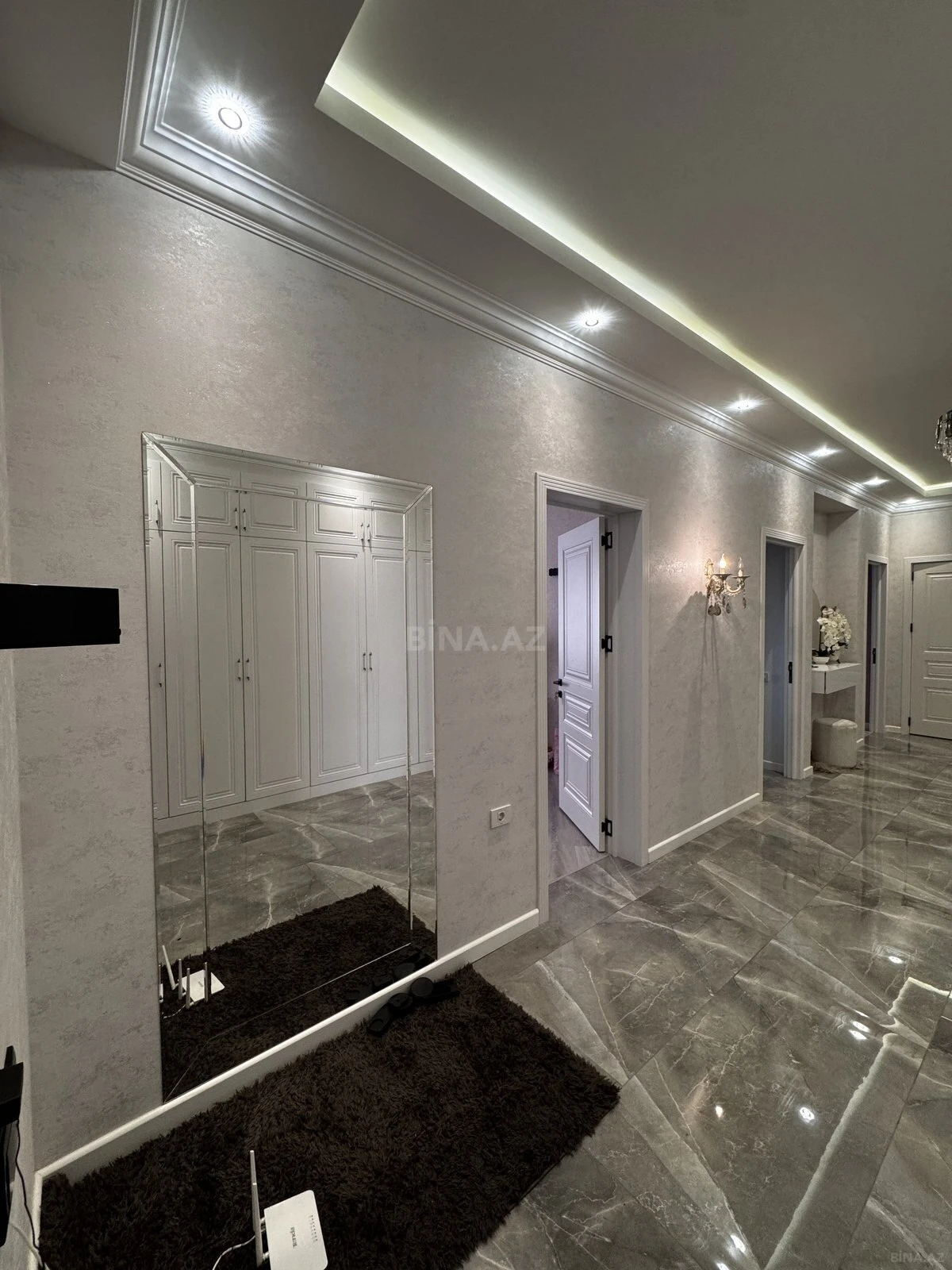 Satılır 3 otaqlı mənzil 130 m²