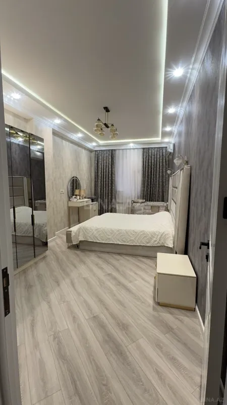Satılır 3 otaqlı mənzil 130 m²