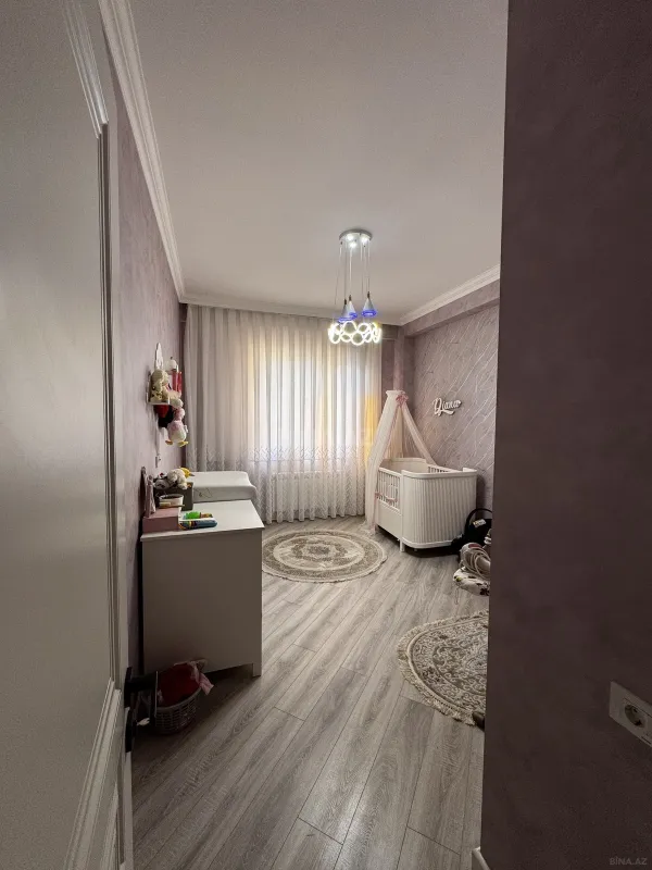 Satılır 3 otaqlı mənzil 130 m²