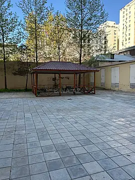 Satılır 3 otaqlı mənzil 135 m²
