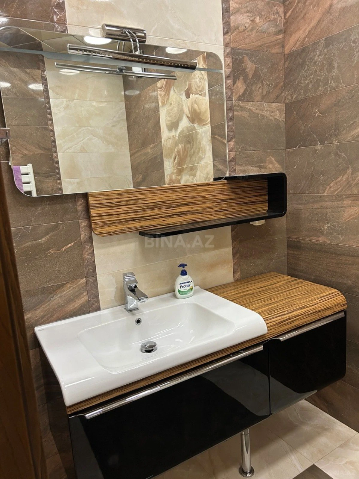 Satılır 3 otaqlı mənzil 135 m²