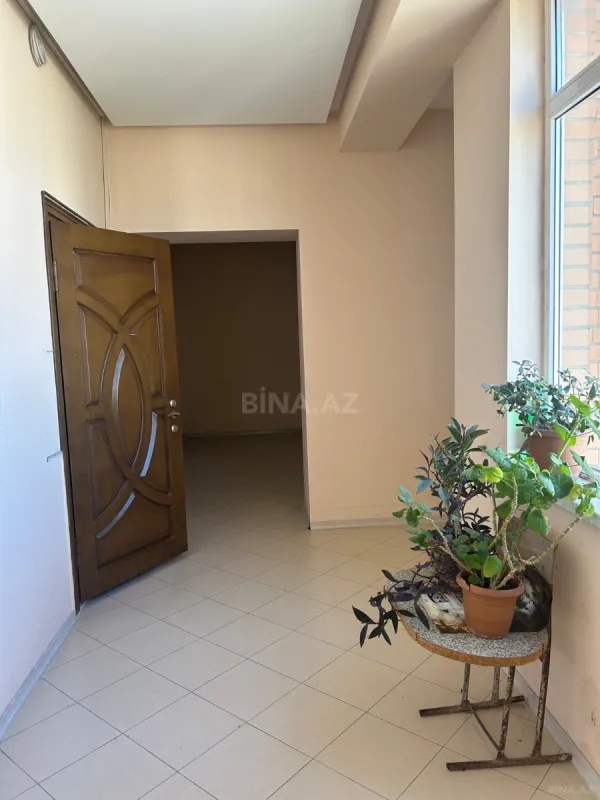 Satılır 3 otaqlı mənzil 135 m²