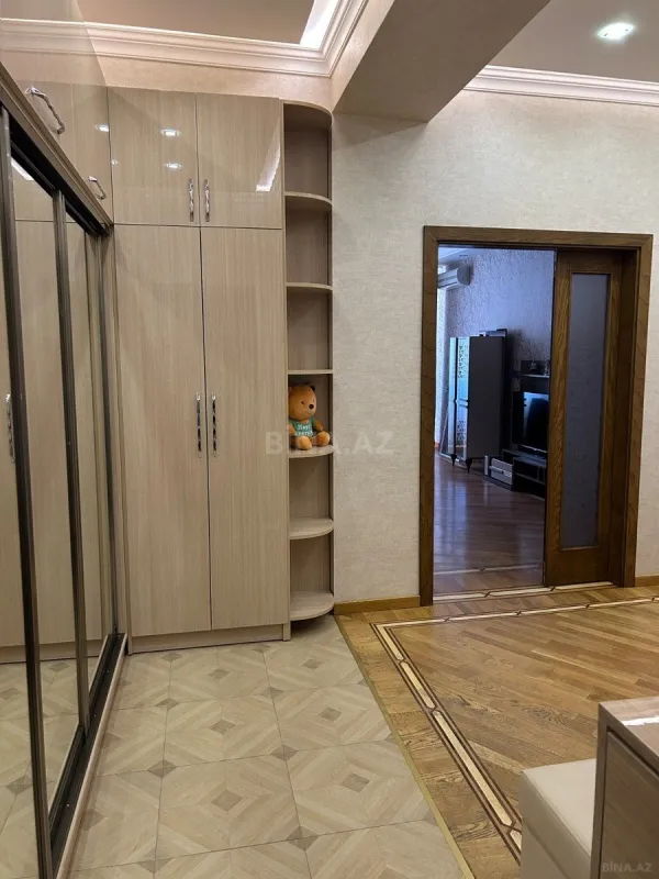 Satılır 3 otaqlı mənzil 135 m²