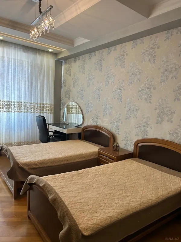 Satılır 3 otaqlı mənzil 135 m²