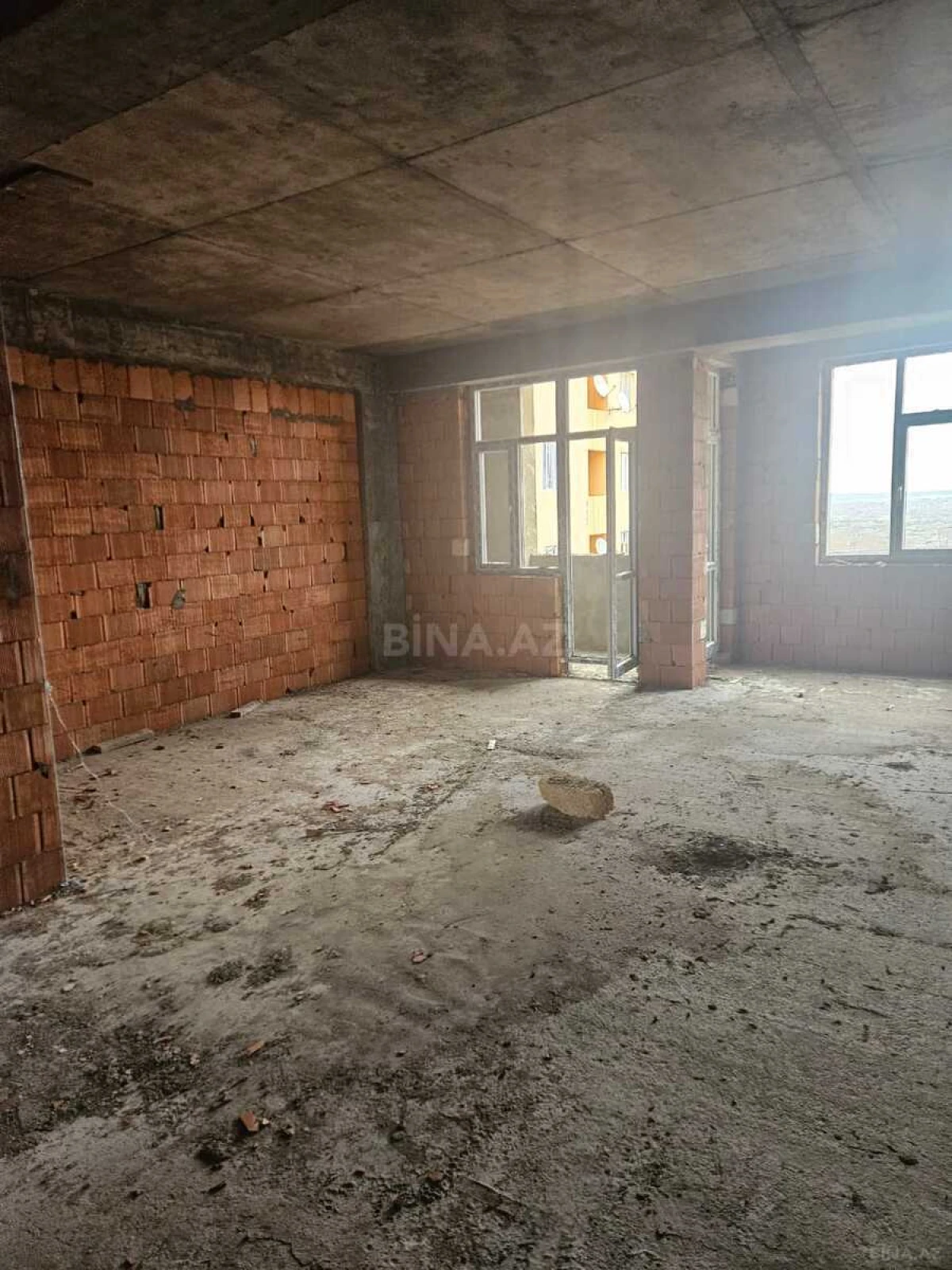 Satılır 2 otaqlı mənzil 67 m²