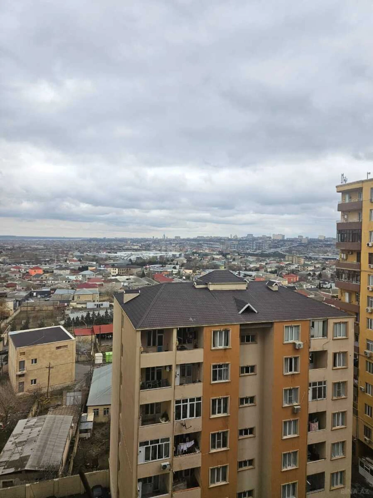 Satılır 2 otaqlı mənzil 67 m²