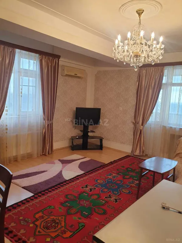 Kirayə verilir 2 otaqlı mənzil 74 m²