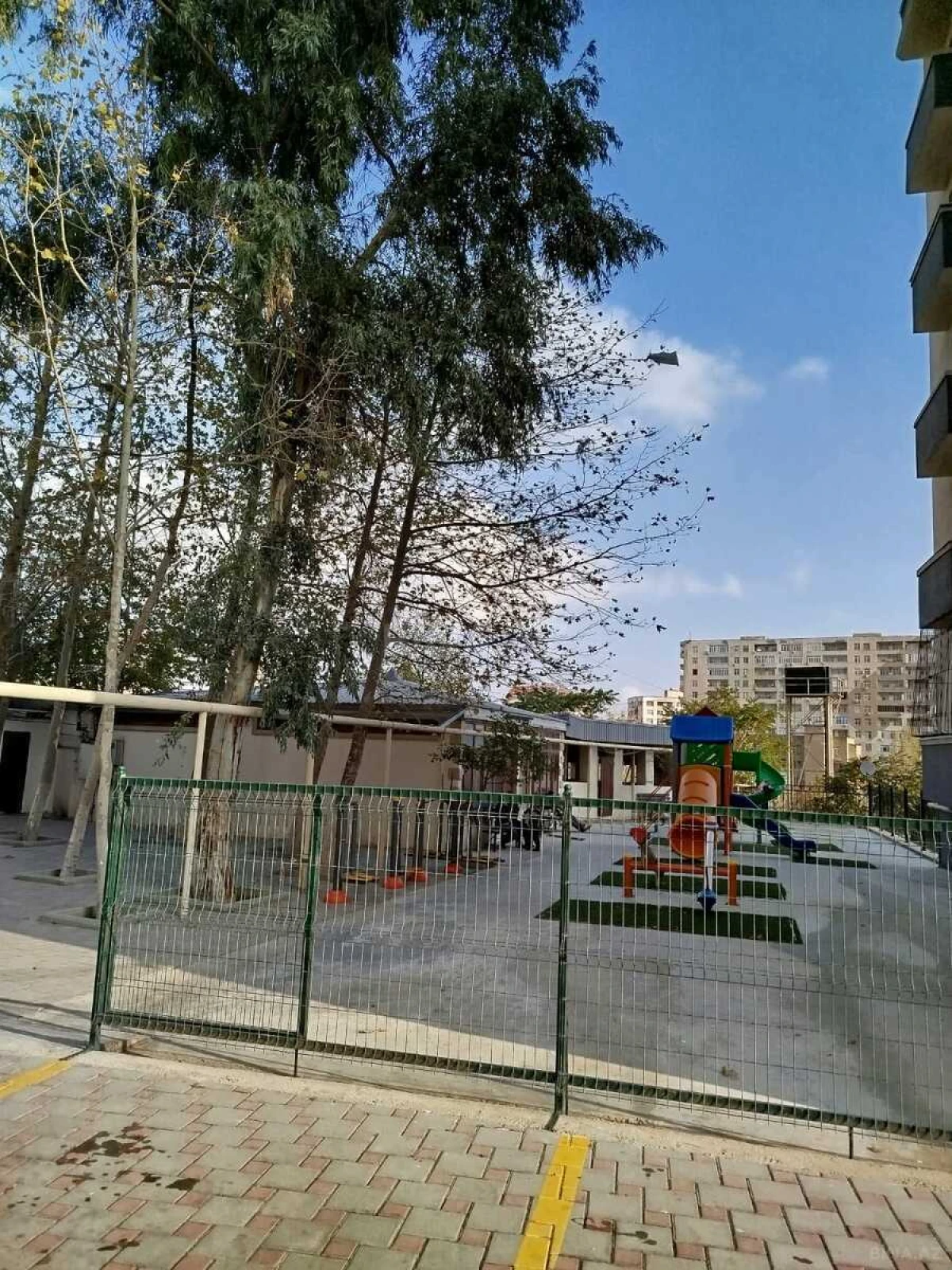 Satılır 2 otaqlı mənzil 100 m²