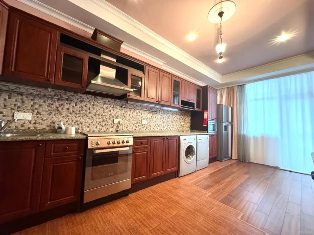 Satılır 3 otaqlı mənzil 153 m²