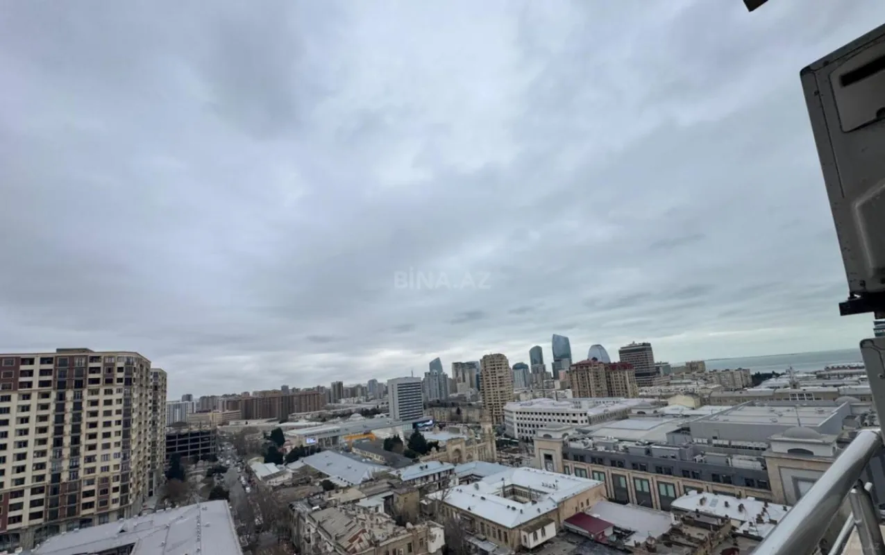 Satılır 3 otaqlı mənzil 153 m²