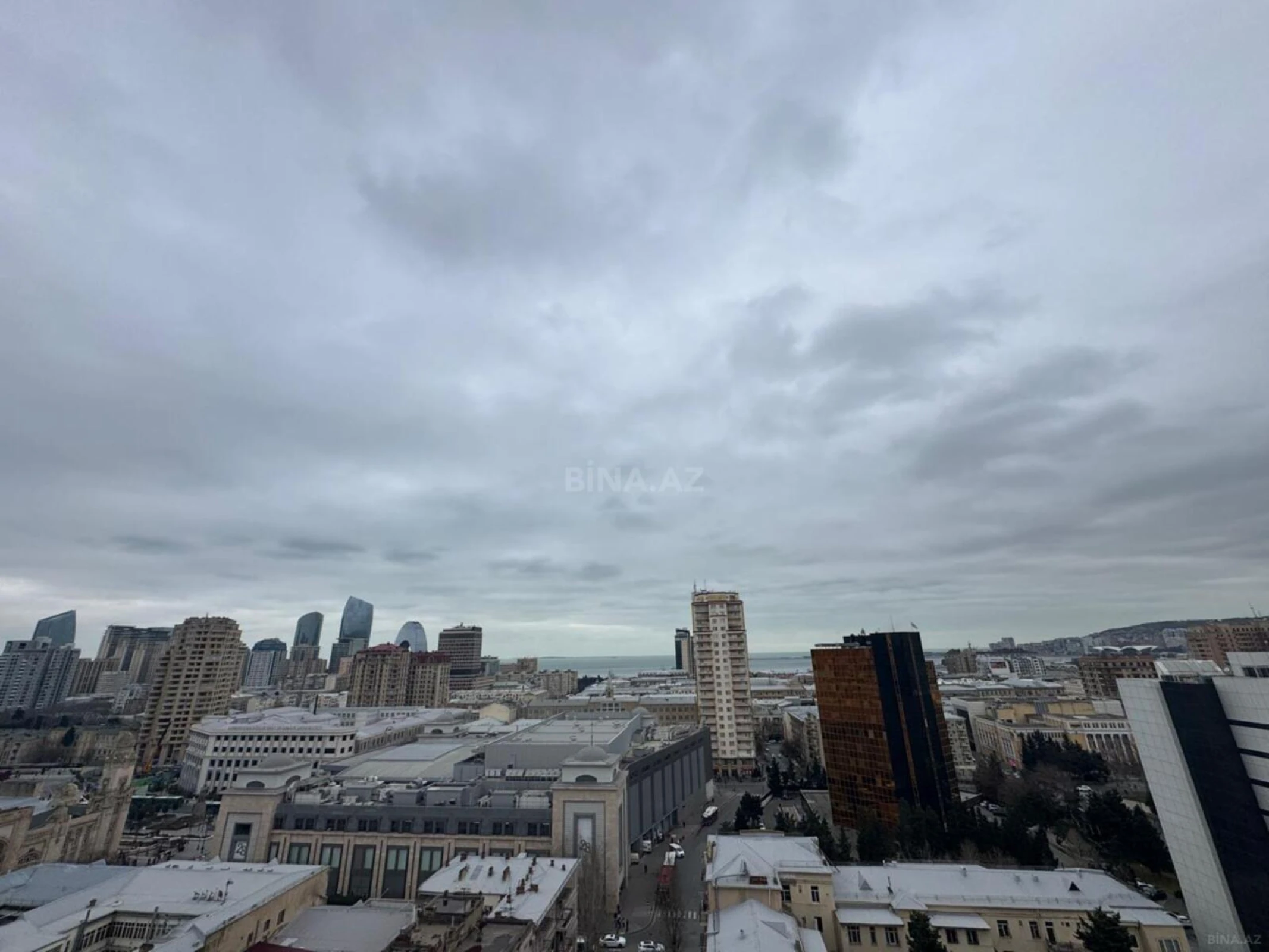 Satılır 3 otaqlı mənzil 153 m²