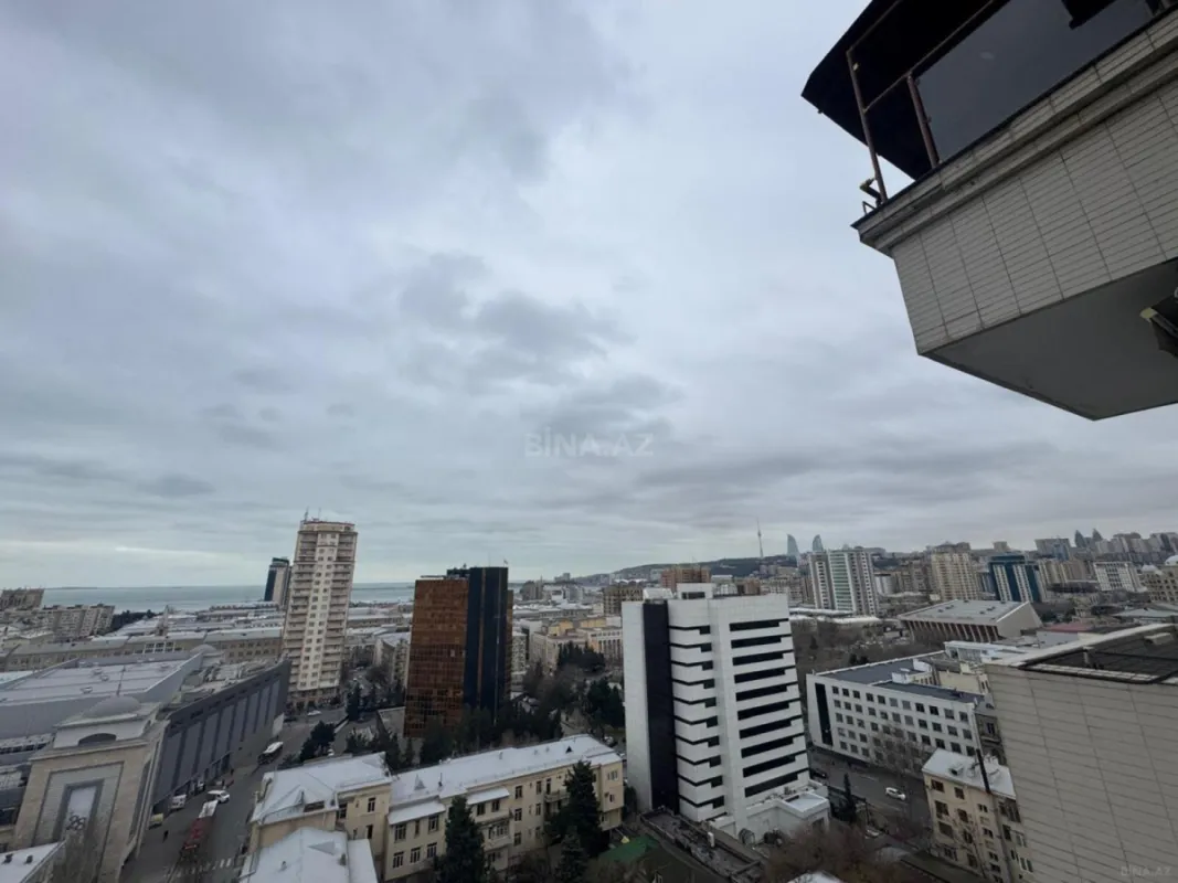 Satılır 3 otaqlı mənzil 153 m²