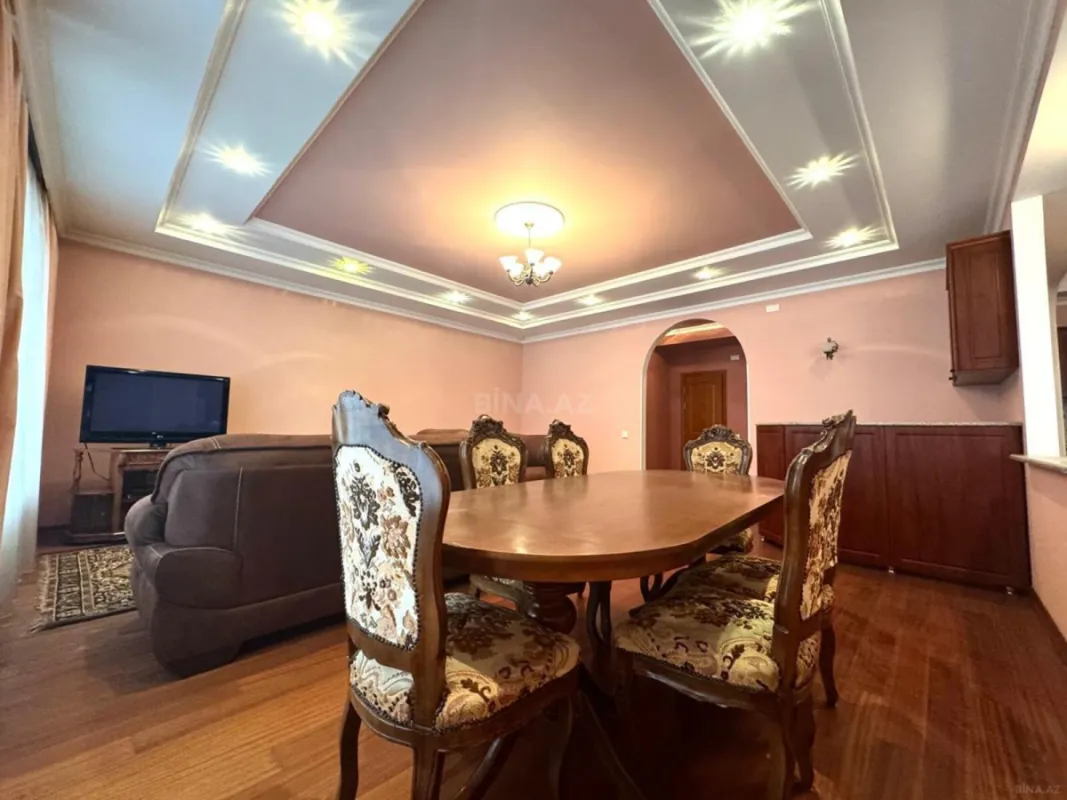 Satılır 3 otaqlı mənzil 153 m²