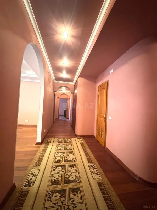 Satılır 3 otaqlı mənzil 153 m²